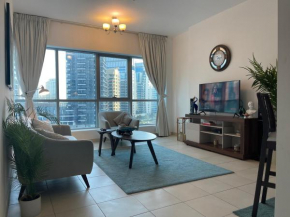 Redmenn1 bed 5min to the beach, Dubai